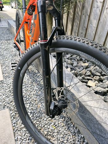 Used Trek Supercaliber Shimano Deore XT 2023 Mountainbike, Orange, 29 — image 17 of 18