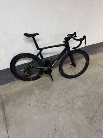 Trek, Madone SRAM Red eTap AXS