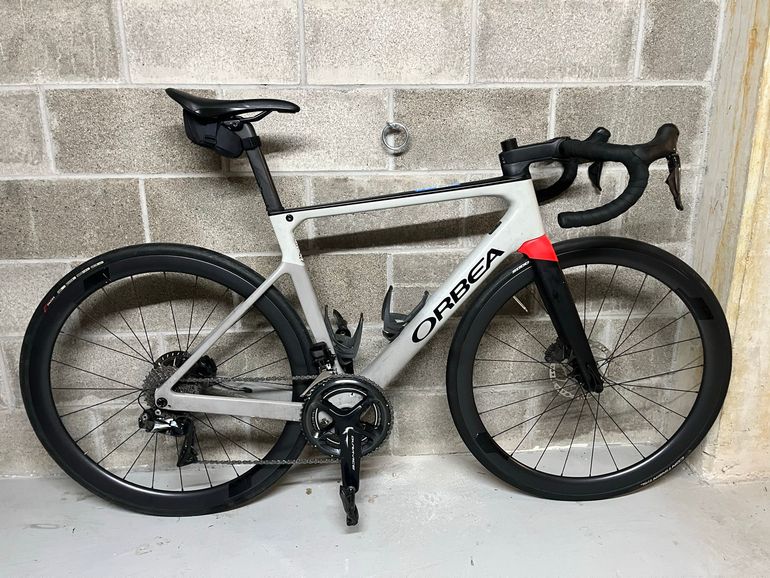 Used Orbea ORCA M10iLTD 2022 2022 Road & Gravel, Gris claro — image 1 of 6