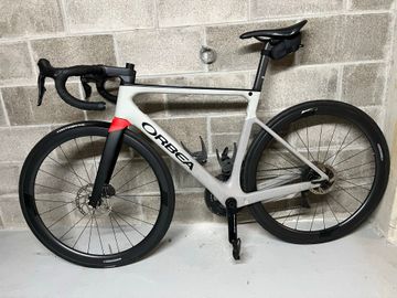 Used Orbea ORCA M10iLTD 2022 2022 Road & Gravel, Light Gray — image 2 of 6