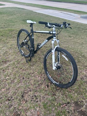 Used Trek X-Caliber 8 2014 2014 Mountainbike, Black, 29 — image 1 of 5