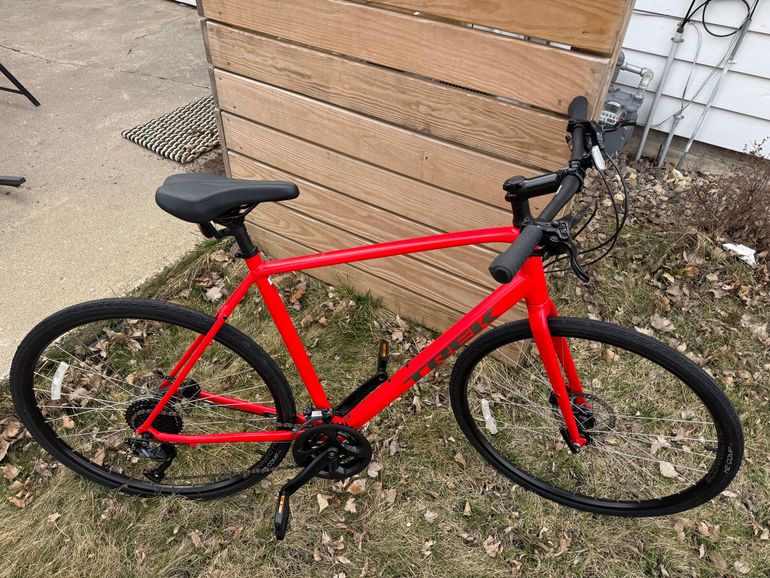 Used Trek FX 2 Disc Gen 3 2023 2023 Urban, Red — image 1 of 10