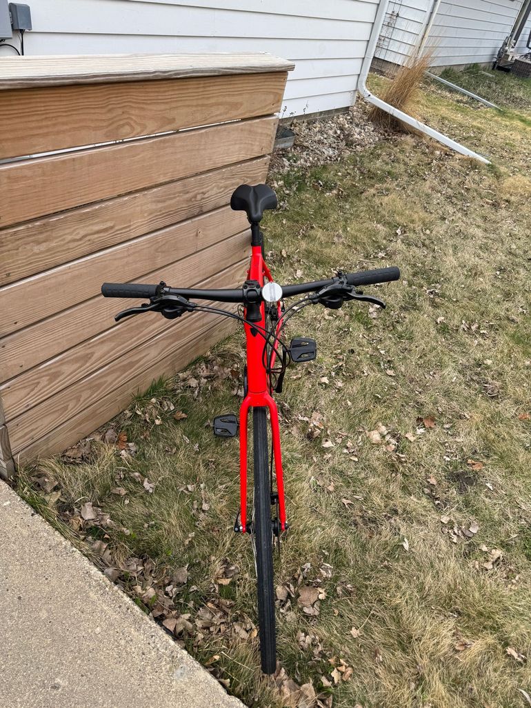 Used Trek FX 2 Disc Gen 3 2023 2023 Urban, Red — image 9 of 10