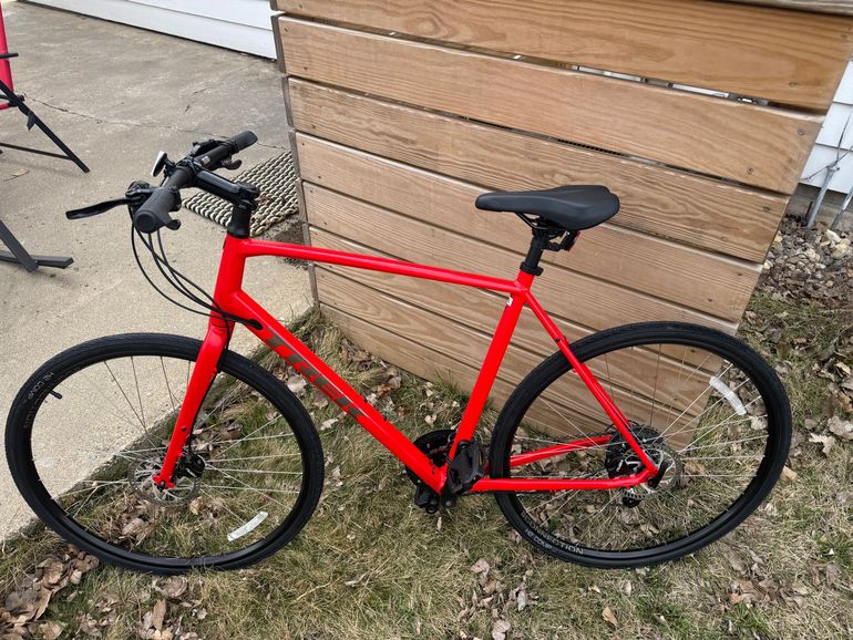 Used Trek FX 2 Disc Gen 3 2023 2023 Urban, Red — image 7 of 10
