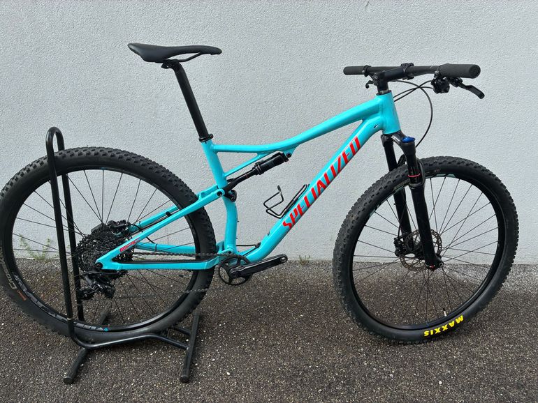 Used Specialized Men's Epic Comp 2018 2018 Mountainbike — image 1 of 7