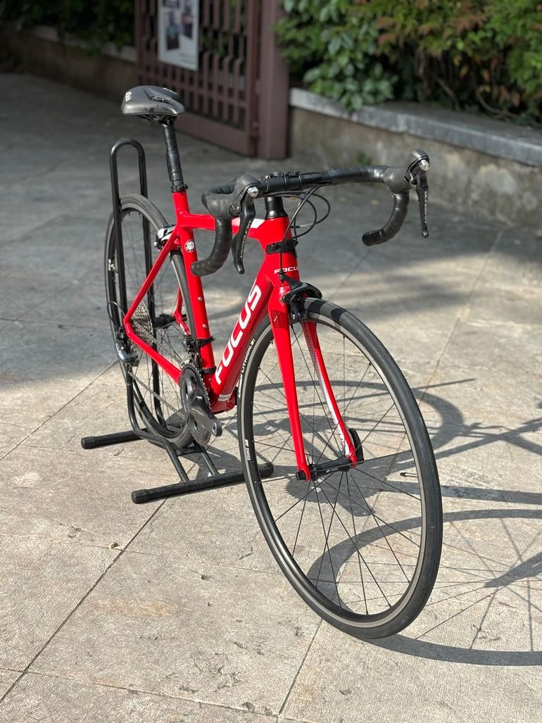 Used Focus IZALCO RACE Ultegra 2018 2018 Road & Gravel, Red — image 2 of 8