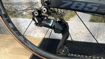 Used Look 785 Shimano 105 Di2 2024 Road & Gravel, Light Gray — image 7 of 10