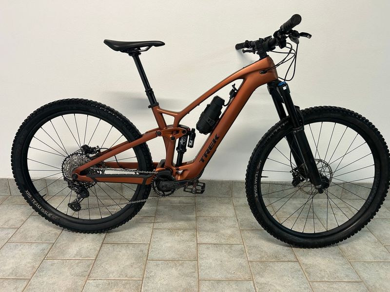 Używany Trek Fuel EXe 9.7 2023 2023 Mountainbike — zdjęcie 1 z 12