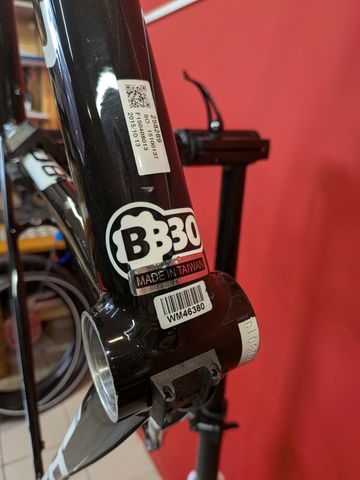 Used Cannondale CAAD 8 Frameset 2015 Road & Gravel, Black — image 11 of 19