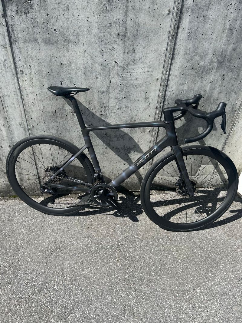 Used Scott Addict 10 2025 2025 Road & Gravel, Black — image 1 of 4