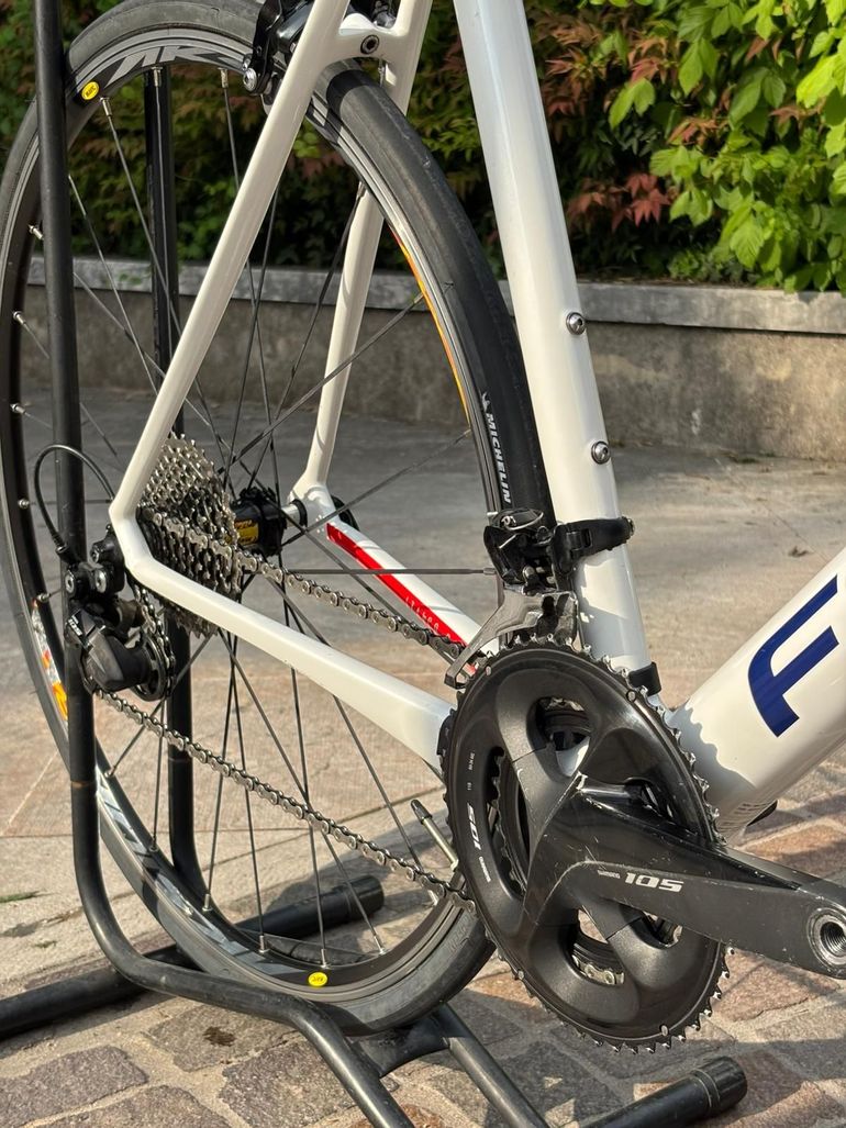 Used Focus IZALCO RACE 105 2018 2018 Road & Gravel, Red — image 6 of 7
