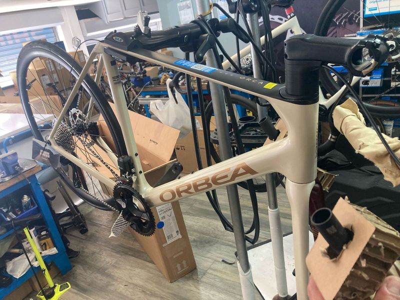 Used Orbea ORCA M30i 2025 2025 Road & Gravel, White — image 4 of 5