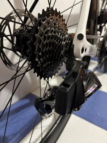 Used Aurum Essentia 2025 Road & Gravel, White — image 8 of 9