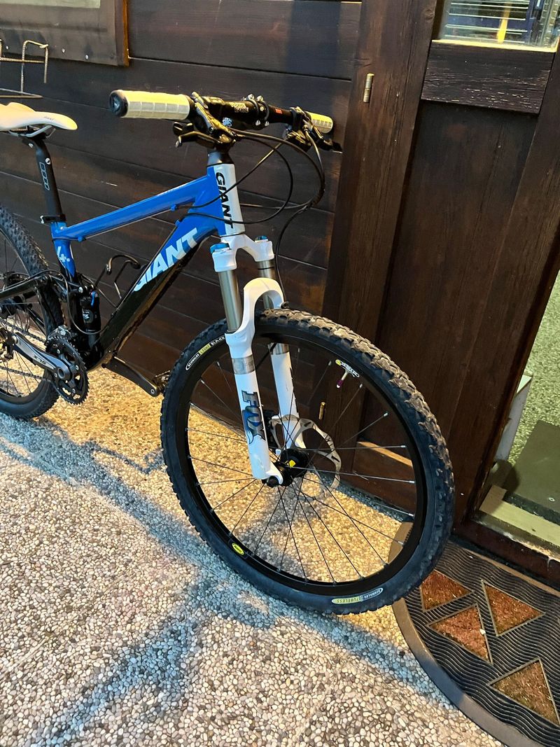 Used Giant Anthem X2 2010 2010 Mountainbike, Blue, 26 — image 2 of 8