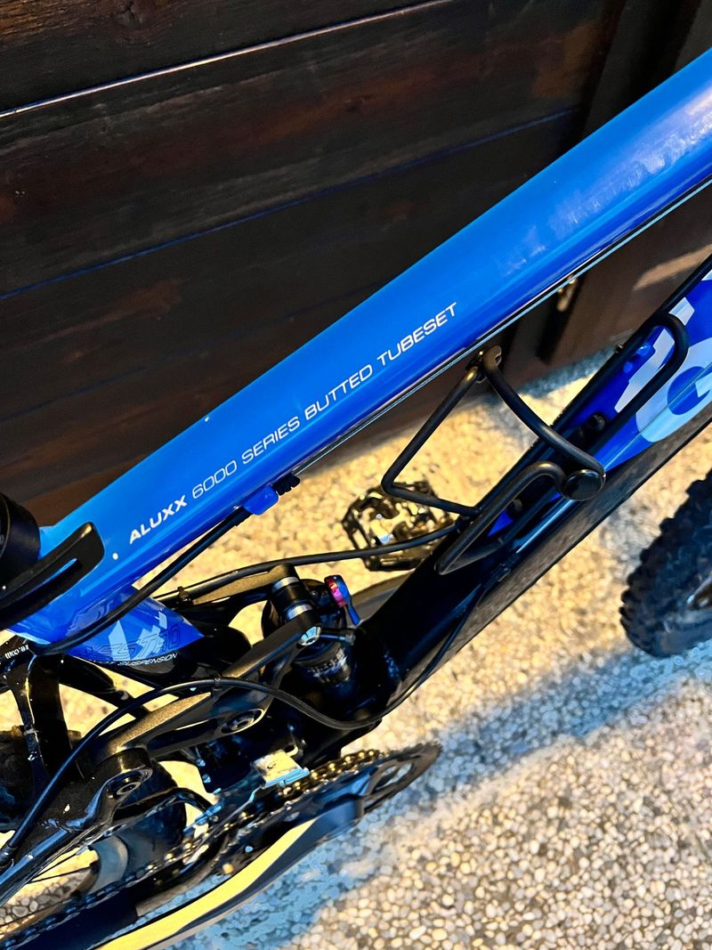 Used Giant Anthem X2 2010 2010 Mountainbike, Blue, 26 — image 5 of 8