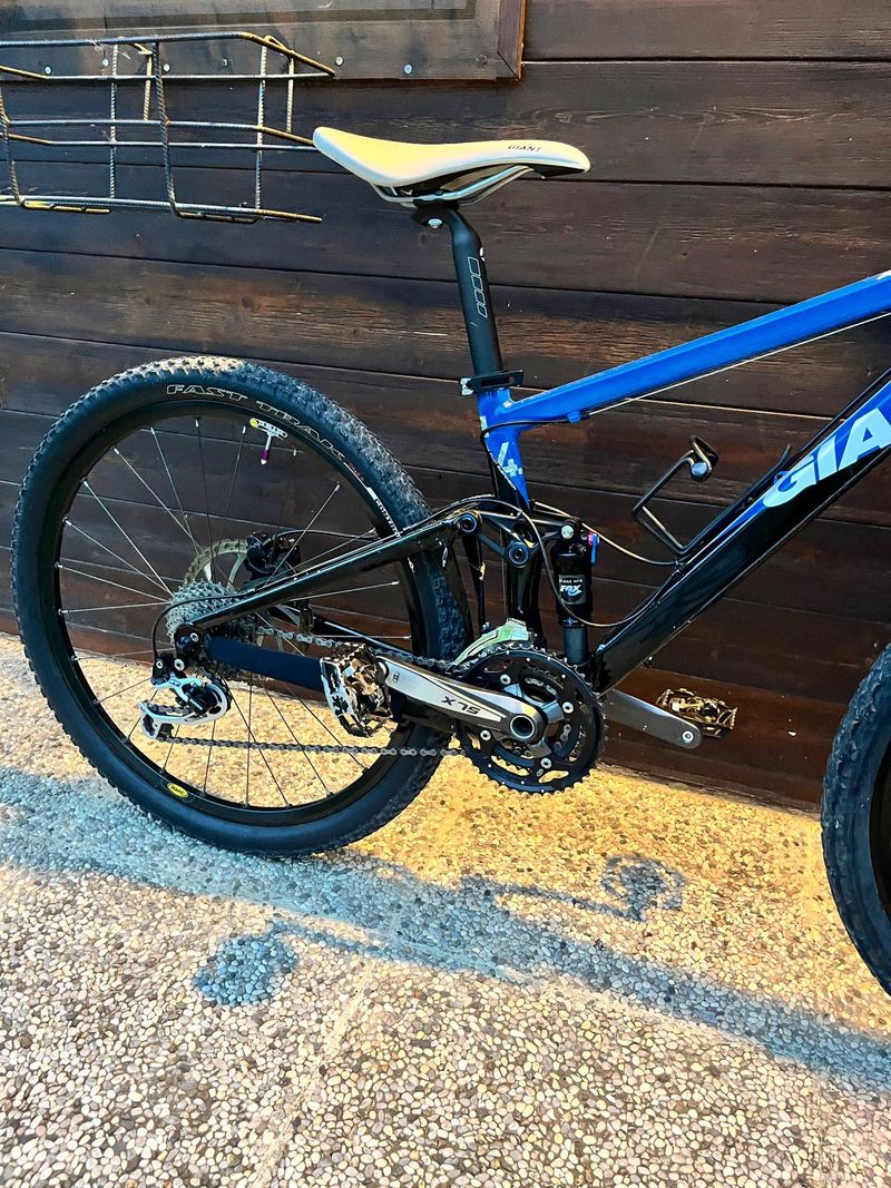 Used Giant Anthem X2 2010 2010 Mountainbike, Blue, 26 — image 3 of 8