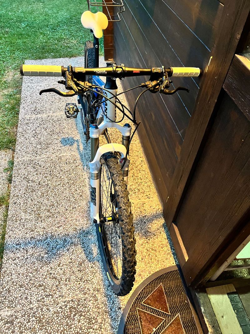Used Giant Anthem X2 2010 2010 Mountainbike, Blue, 26 — image 4 of 8