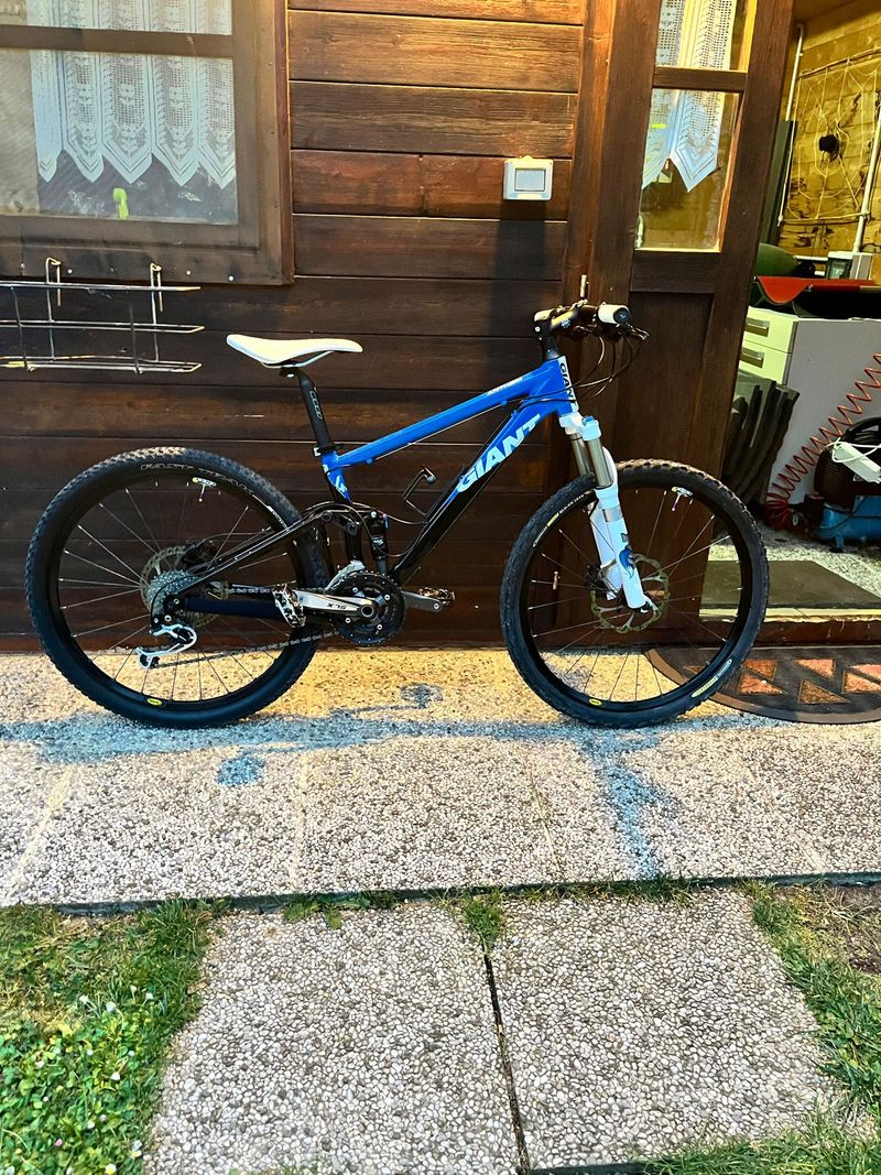 Used Giant Anthem X2 2010 2010 Mountainbike, Blue, 26 — image 1 of 8