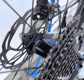 Used Ibis Ripley V4S Carbon Drywall Large 2023 Mountainbike, Light Gray — image 10 of 26