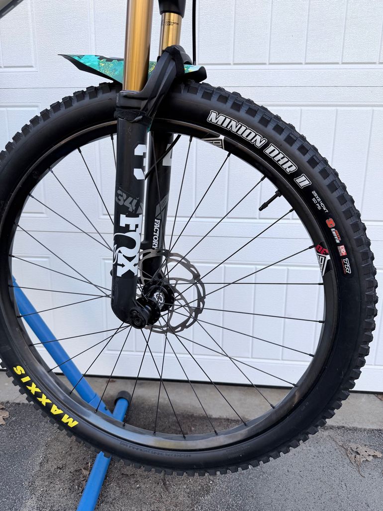 Used Ibis Ripley V4S Carbon Drywall Large 2023 Mountainbike, Light Gray — image 5 of 26