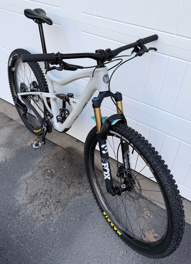 Used Ibis Ripley V4S Carbon Drywall Large 2023 Mountainbike, Light Gray — image 4 of 26