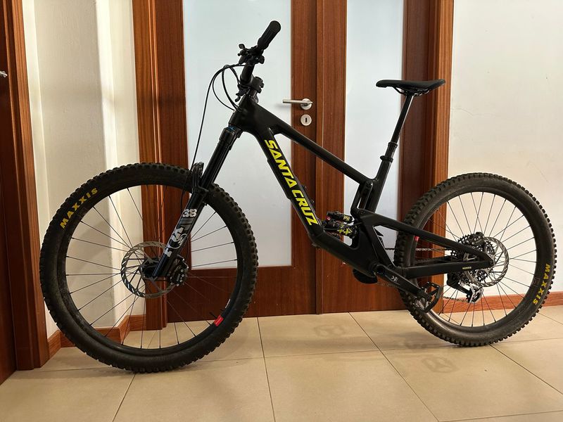 Used Santa Cruz Nomad 90 2026 2026 Mountainbike, Black, 29, 27.5 — image 1 of 13