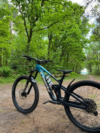 Used Trek Slash 8 2021 2021 Mountainbike, Black, 29 — image 2 of 10