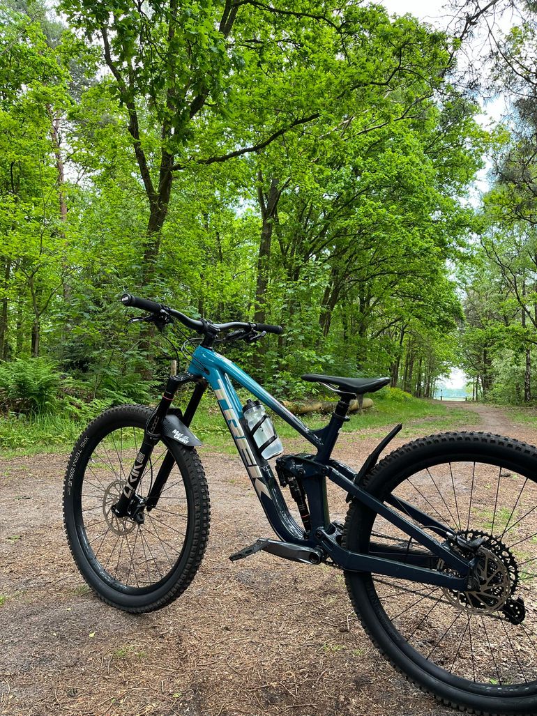 Used Trek Slash 8 2021 2021 Mountainbike, Black, 29 — image 2 of 10
