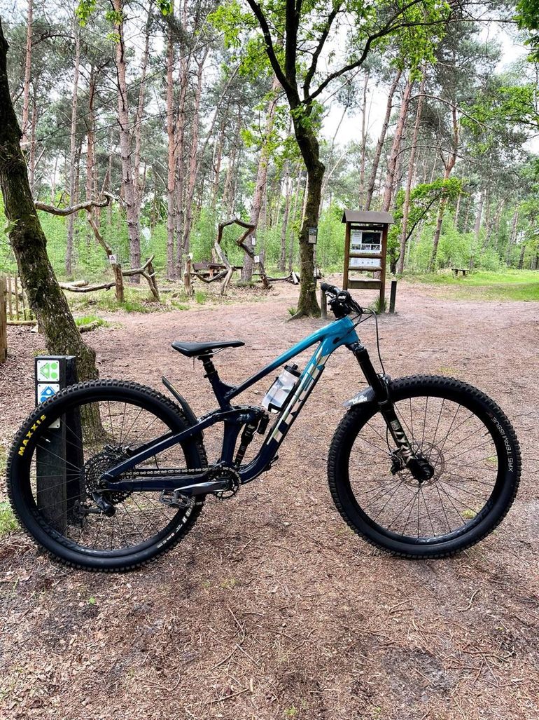 Used Trek Slash 8 2021 2021 Mountainbike, Black, 29 — image 1 of 10