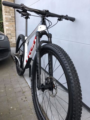 Used Trek Procaliber 9.8 2021 2021 Mountainbike, White, 29 — image 2 of 10