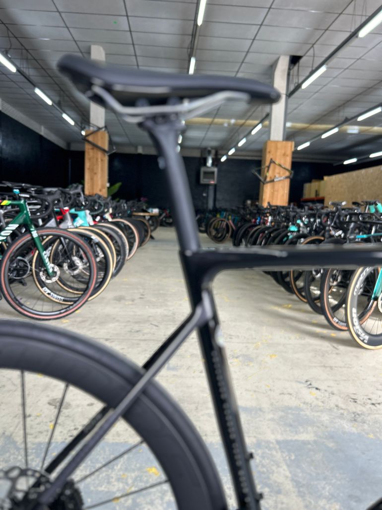 Used Isaac Element Di2 Carbon 2024 Road & Gravel — image 9 of 25