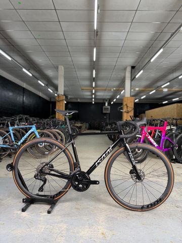 Použité Isaac Element Di2 Carbon 2024 Road & Gravel
