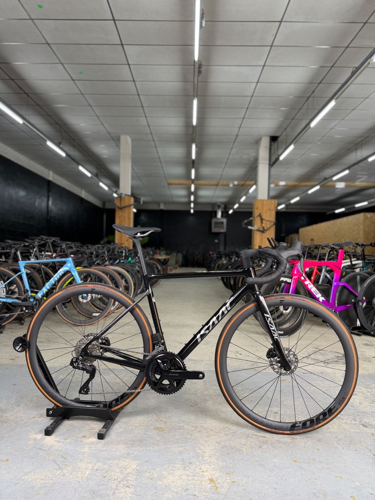 Gebrauchtes Isaac Element Di2 Carbon 2024 Road & Gravel, Schwarz — Bild 1 von 24
