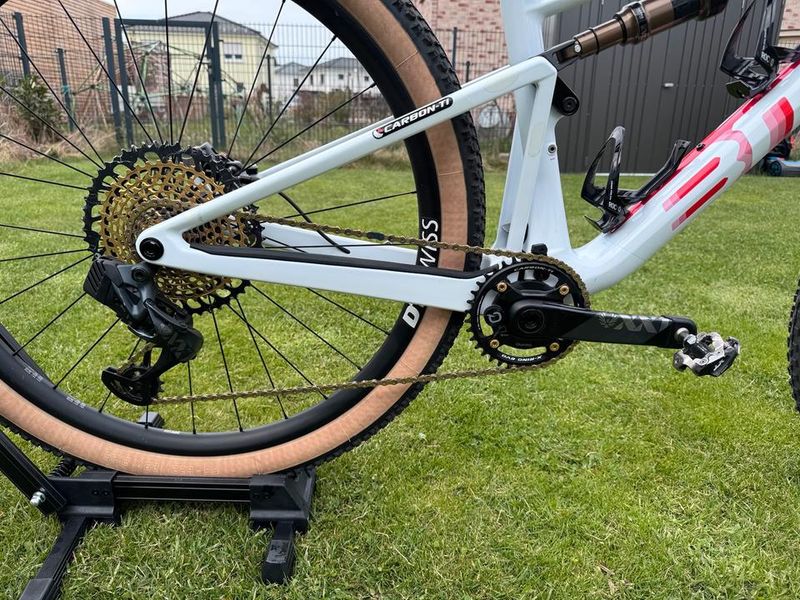 Used BMC Fourstroke 01 LTD 2023 Mountainbike, White — image 6 of 12