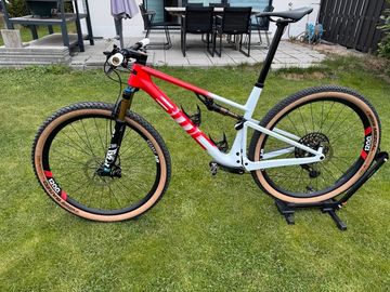 Used BMC Fourstroke 01 LTD 2023 Mountainbike, White — image 2 of 12
