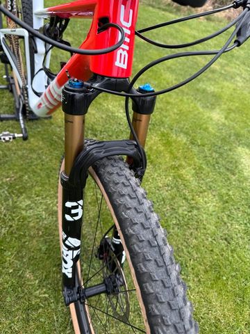 Used BMC Fourstroke 01 LTD 2023 Mountainbike, White — image 8 of 12