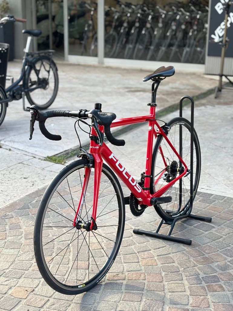 Used Focus IZALCO RACE Ultegra 2018 2018 Road & Gravel, Red — image 3 of 3