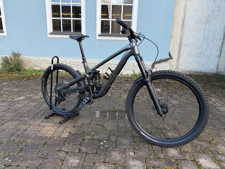 Used Trek Trek Slash 9 GX AXS 2024 Mountainbike, Light Gray — image 1 of 7