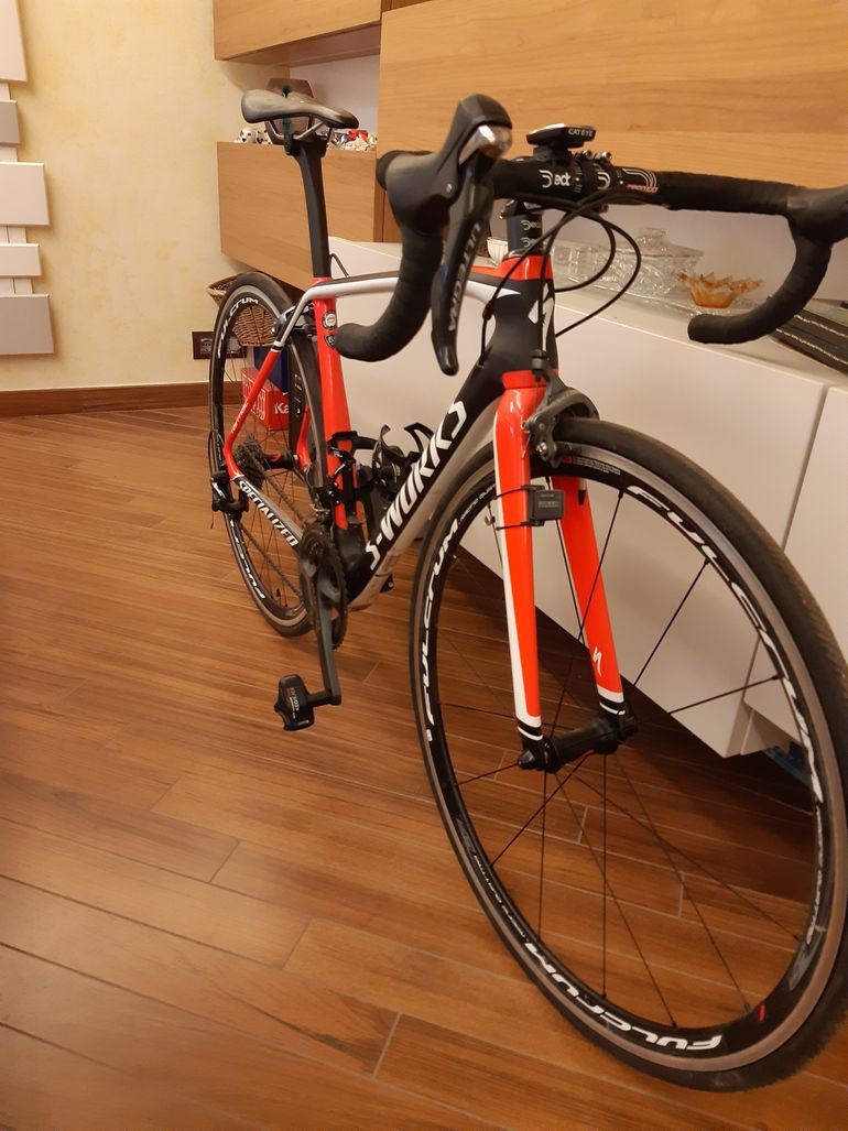 Used Specialized Tarmac Shimano Ultegra 2017 Road & Gravel, Red — image 2 of 3
