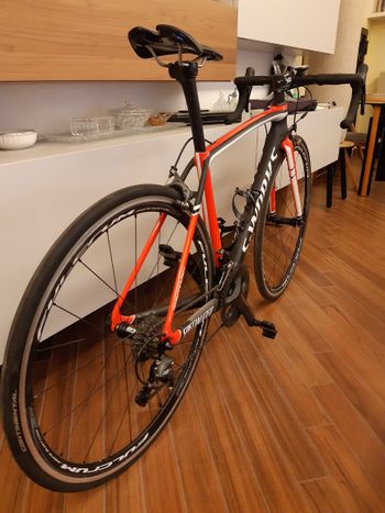 Used Specialized Tarmac Shimano Ultegra 2017 Road & Gravel, Red — image 1 of 3
