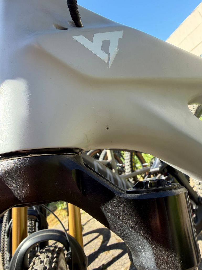 Used YT Industries YT Jeffsy 29 CF Uncaged 6 2022 Mountainbike, Light Gray — image 8 of 8