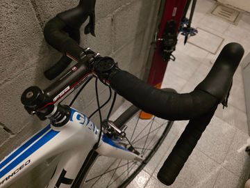 Used Giant Tcr SRAM Force 2018 Road & Gravel, White — image 8 of 11
