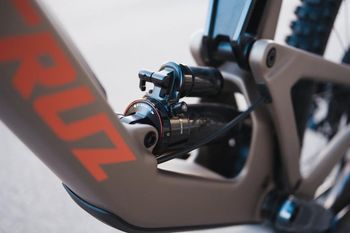 Used Santa Cruz Santa Cruz Megatower 2 2023 Mountainbike, Orange — image 3 of 4