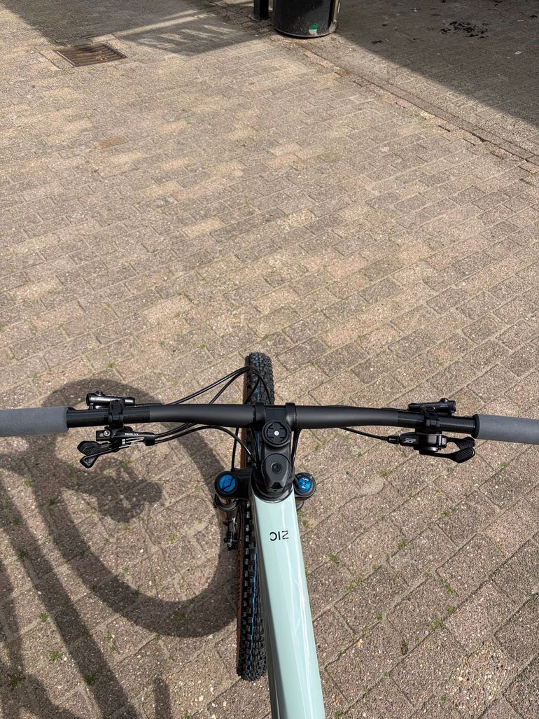 Used Orbea Oiz Shimano Deore XT 2025 Mountainbike, Hellgrau — image 9 of 9