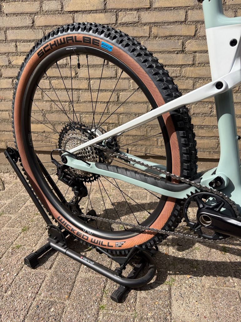 Used Orbea Oiz Shimano Deore XT 2025 Mountainbike, Hellgrau — image 7 of 9