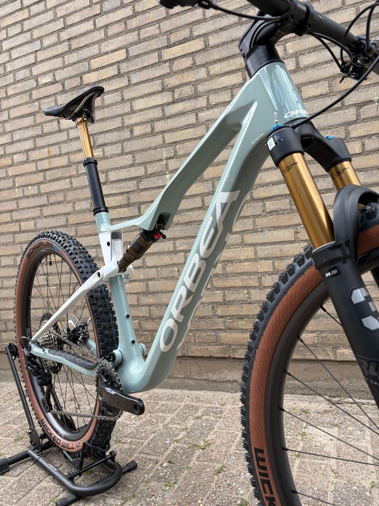 Used Orbea Oiz Shimano Deore XT 2025 Mountainbike, Hellgrau — image 4 of 9