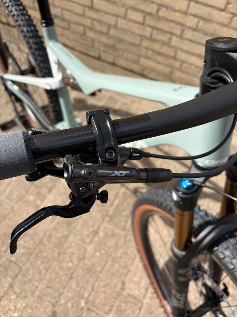 Used Orbea Oiz Shimano Deore XT 2025 Mountainbike, Hellgrau — image 8 of 9