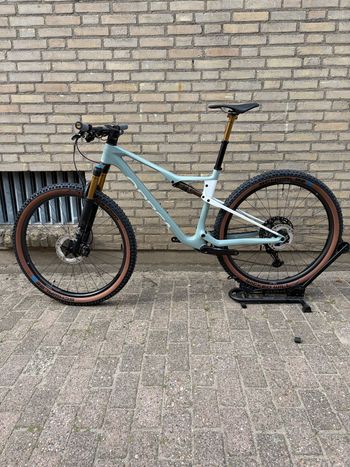 Used Orbea Oiz Shimano Deore XT 2025 Mountainbike, Hellgrau — image 2 of 9