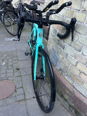 Tweedehands Bianchi Sprint 105 2024 2024 Road & Gravel — afbeelding 3 van 9