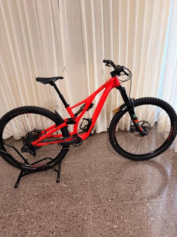 Used Specialized Stumpjumper SRAM GX Eagle 2019 Mountainbike, Orange — image 3 of 9